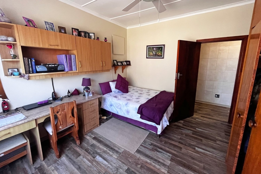 6 Bedroom Property for Sale in Hartenbos Central Western Cape